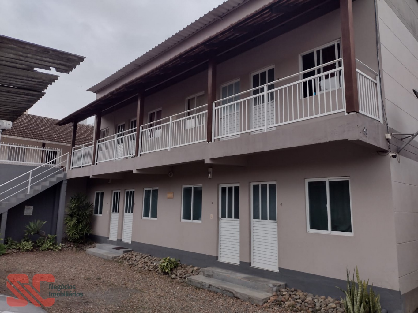 Prédio com 17 quitinetes - foto 1