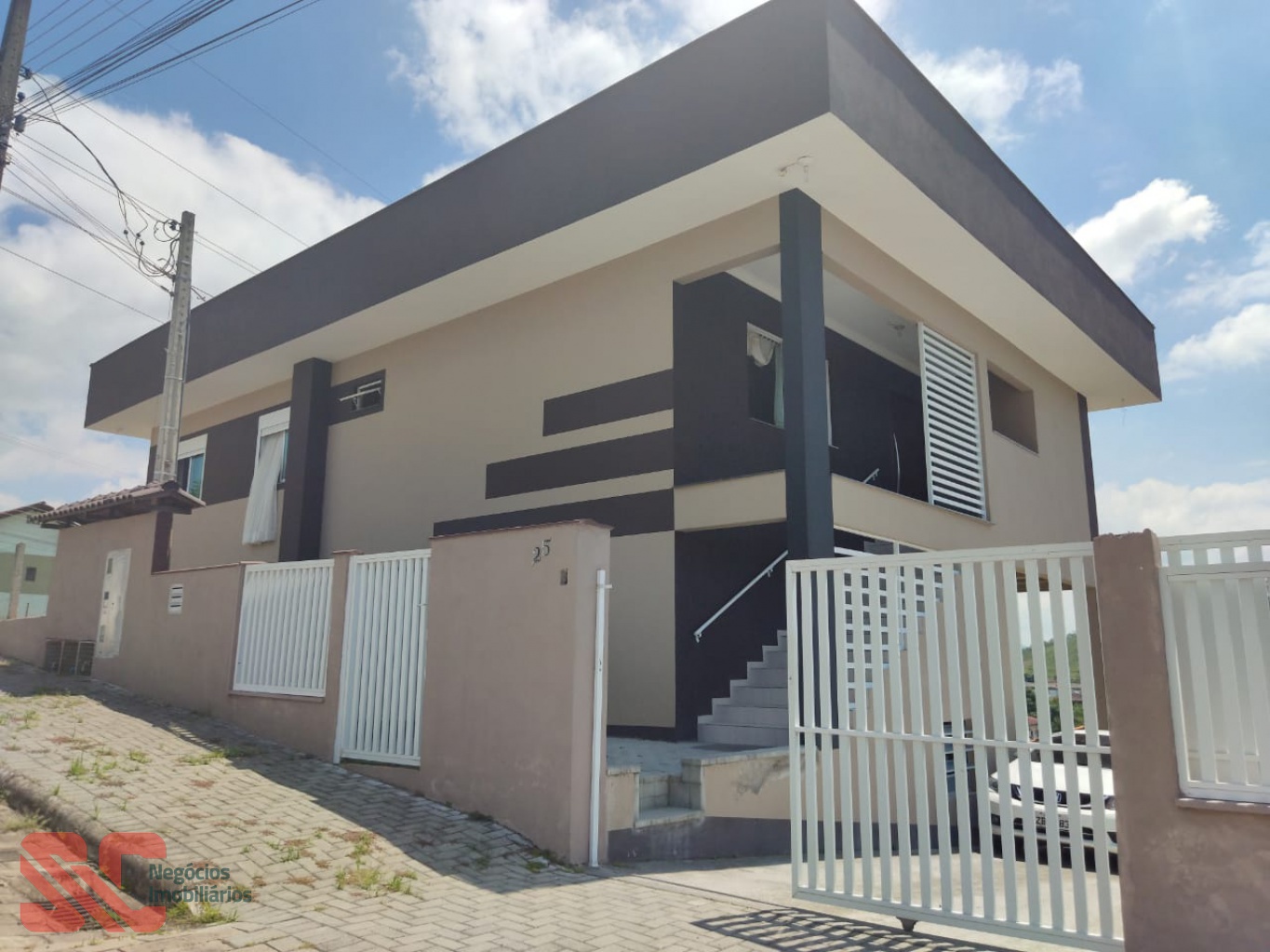 Casa com 02 pisos - foto 1