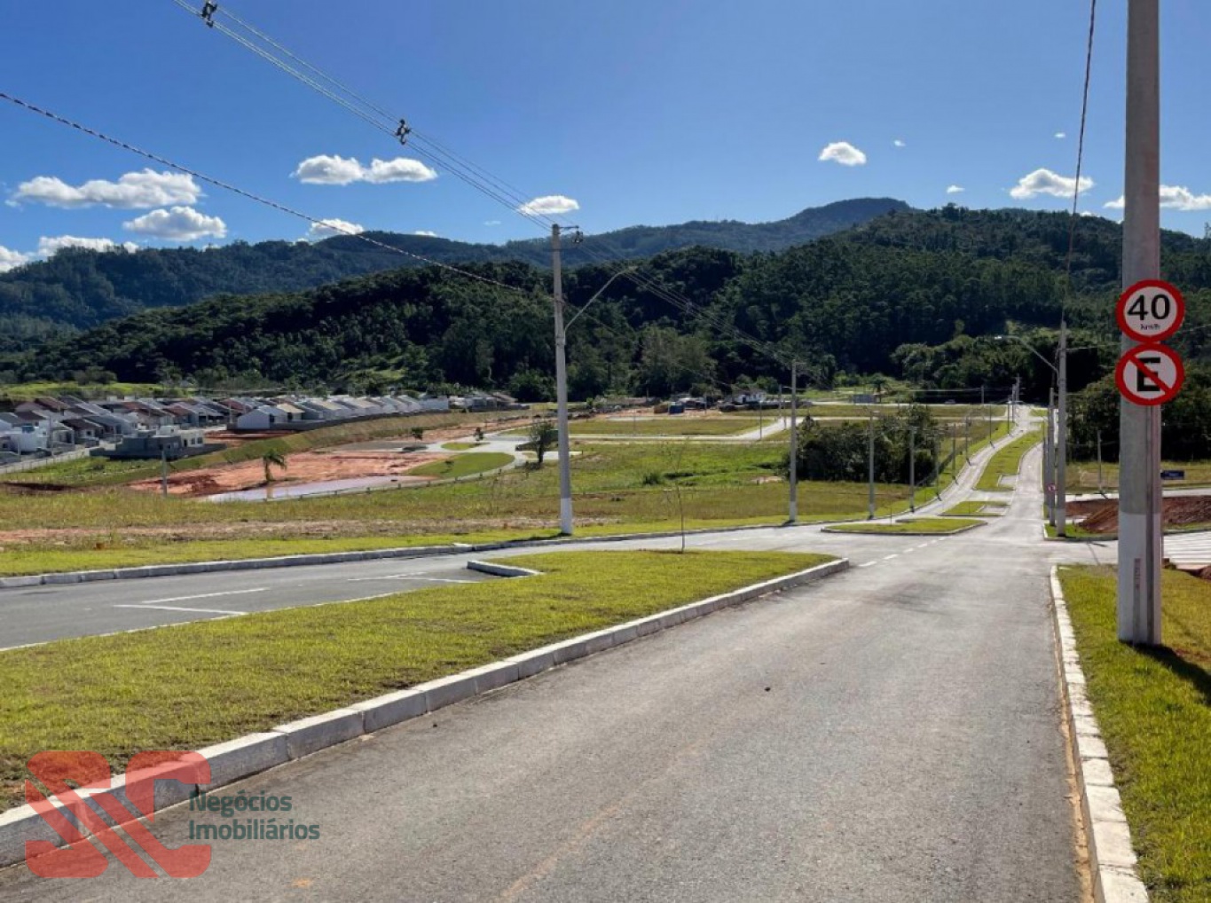 Terreno no loteamento Parque Arapongas - foto 1