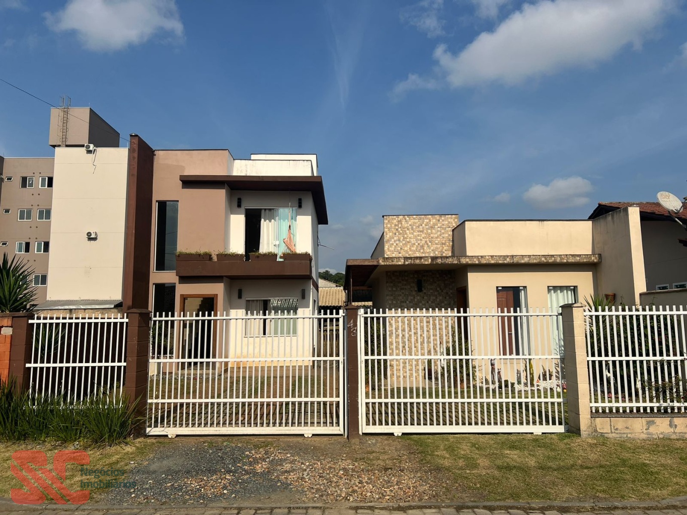 Terreno com duas casas no bairro Carijós - foto 1