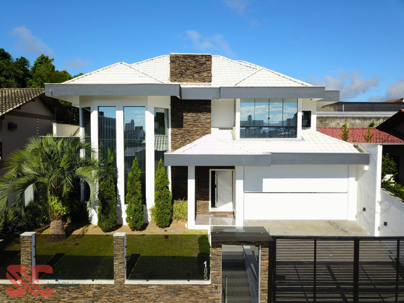 Residência de alto padrão no bairro Rio Morto - foto 1