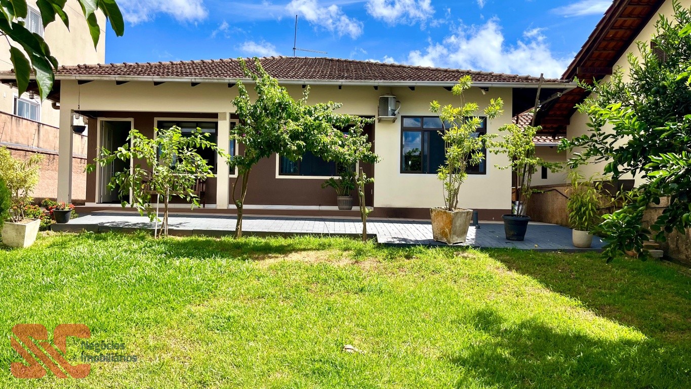 Casa com piscina no Carijós — foto 2