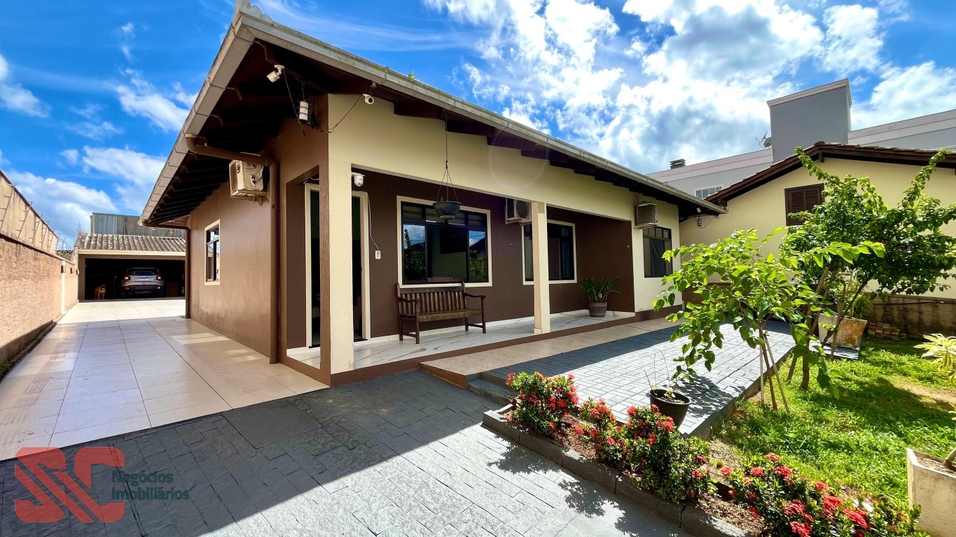 Casa com piscina no Carijós - foto 1