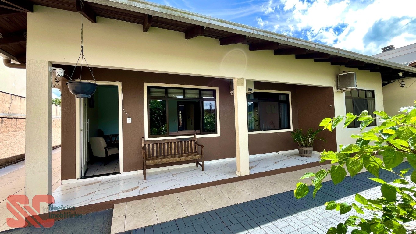 Casa com piscina no Carijós — foto 4