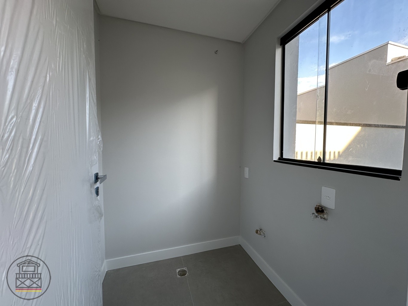 Se você busca um sobrado moderno, bem planejado e pronto para receber a sua família com conforto e praticidade, esta é a oportunidade ideal! — foto 4