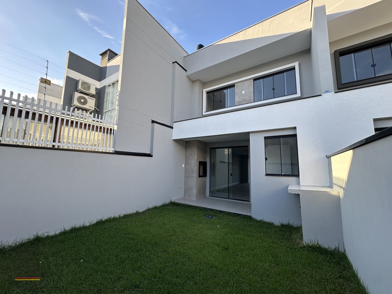 Se você busca um sobrado moderno, bem planejado e pronto para receber a sua família com conforto e praticidade, esta é a oportunidade ideal! — foto 6