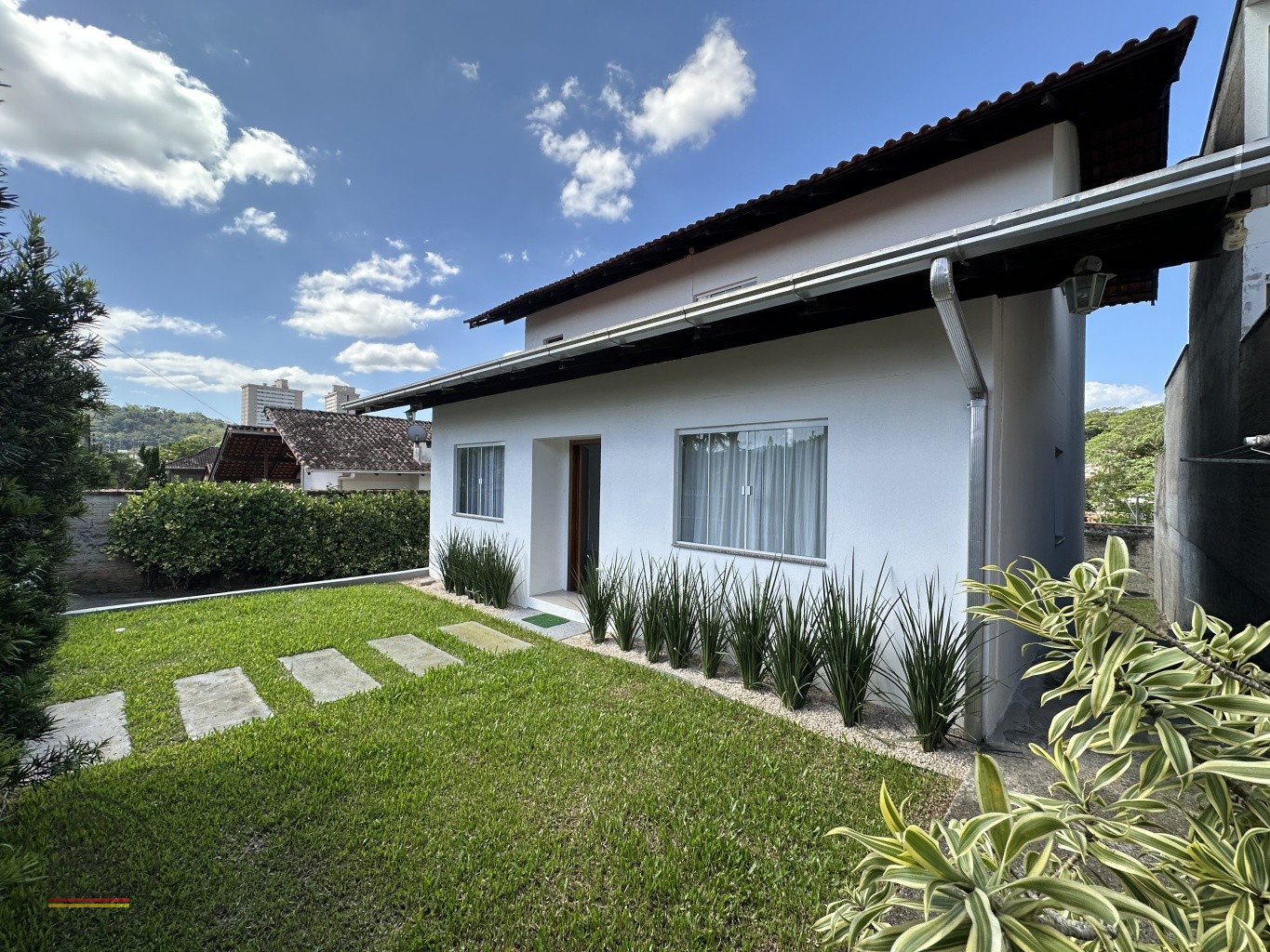 Casa em excelente localização no bairro da Velha. - foto 1