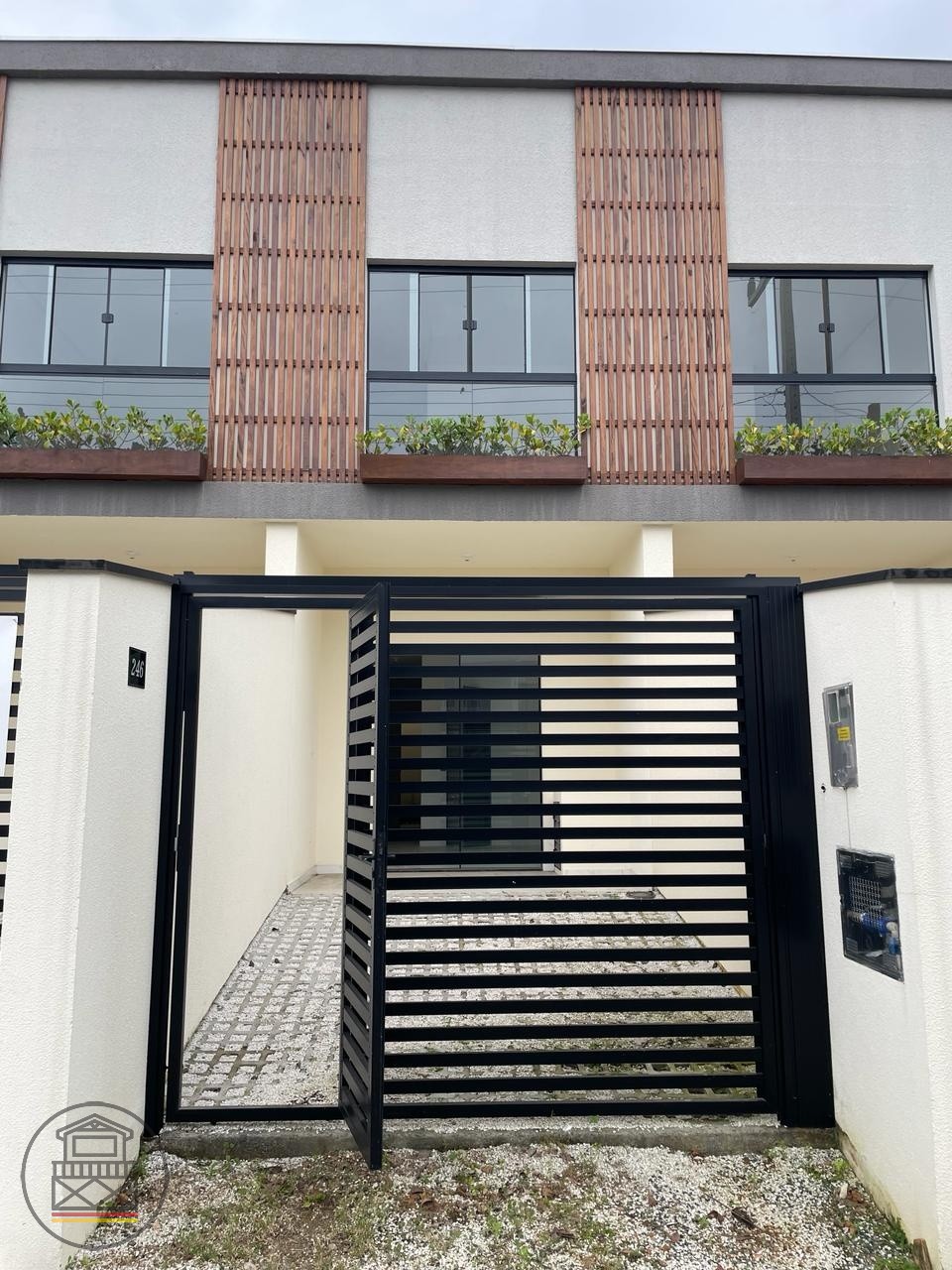 Sobrado com 2 suítes, bairro Água Verde!!! — foto 2