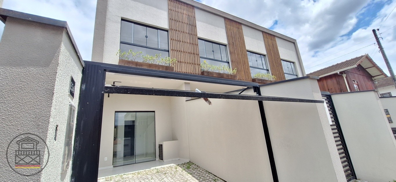 Sobrado com 2 suítes, bairro Água Verde!!! - foto 1