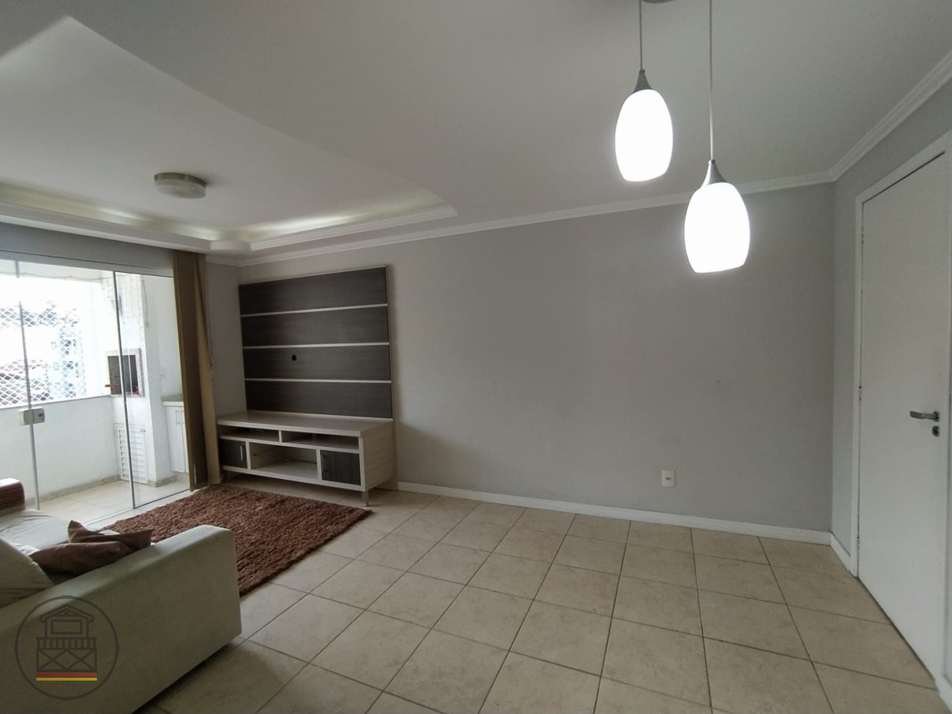 Lindo Apartamento semi mobiliado de 02 quartos com suíte e duas vagas de garagens. — foto 6