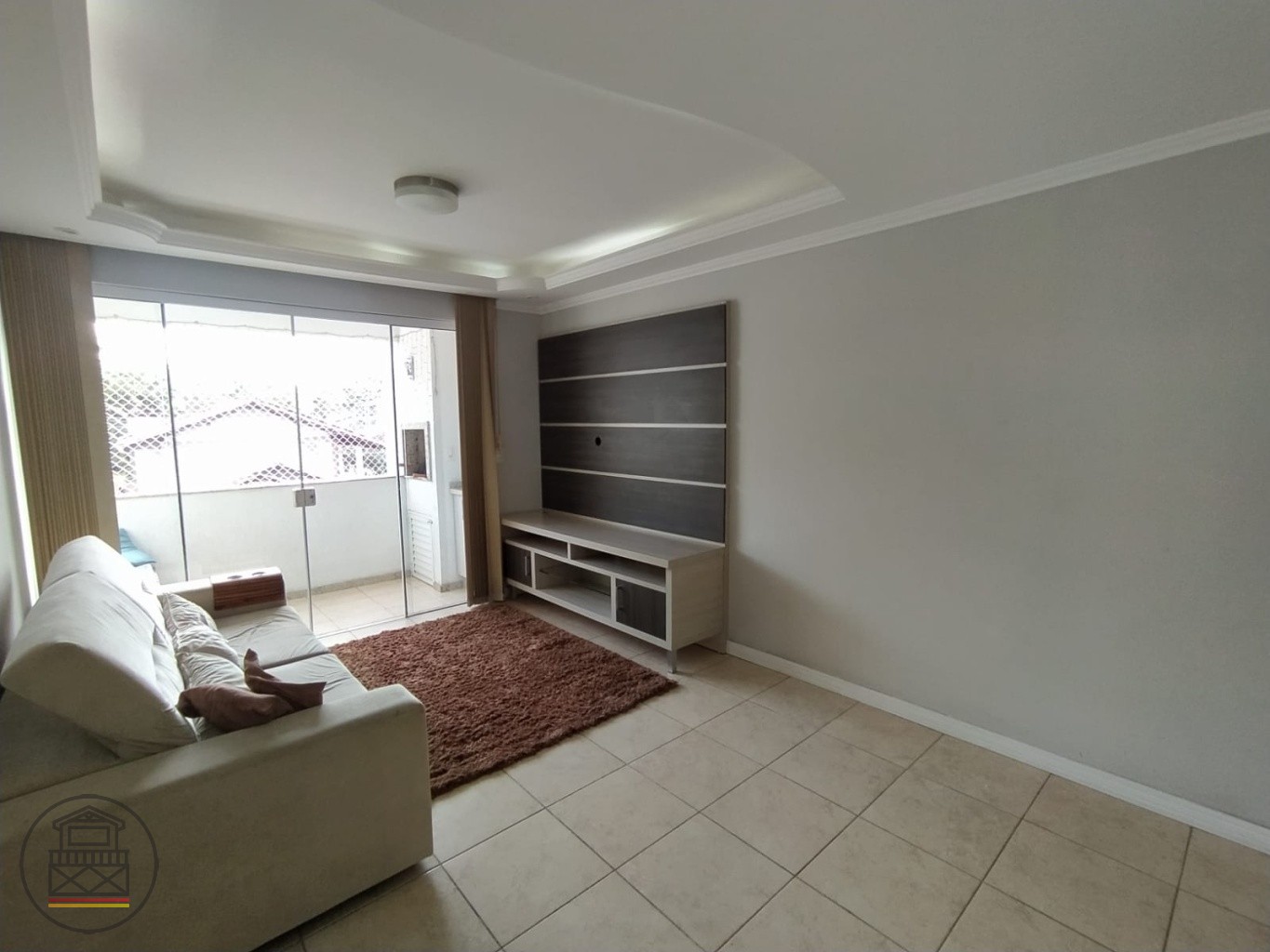 Lindo Apartamento semi mobiliado de 02 quartos com suíte e duas vagas de garagens. — foto 7