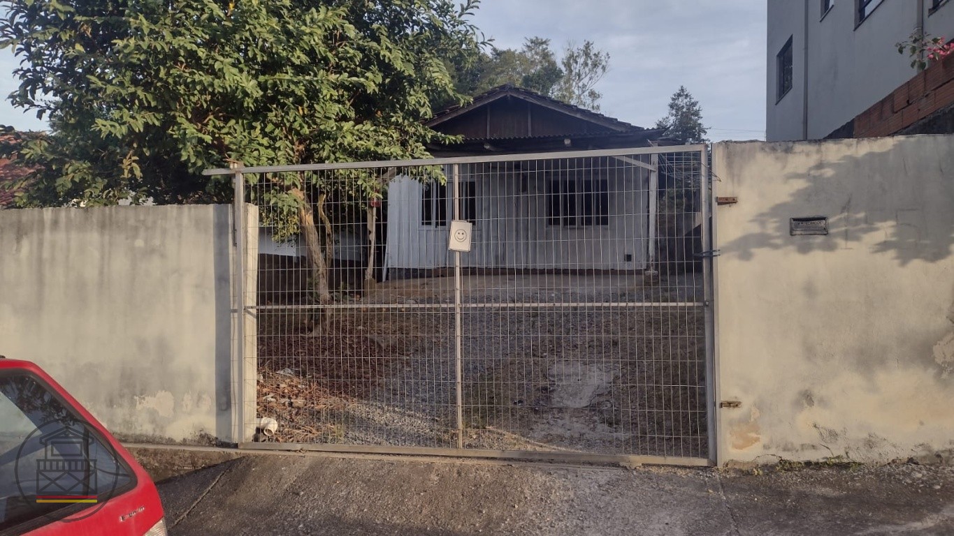 Oportunidade para Investimento ou Construção: Terreno com Casa Antiga! — foto 2