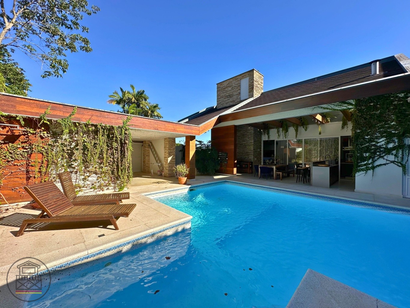 Casa residencial com 3 suítes, piscina e acabamento diferenciado! - foto 1