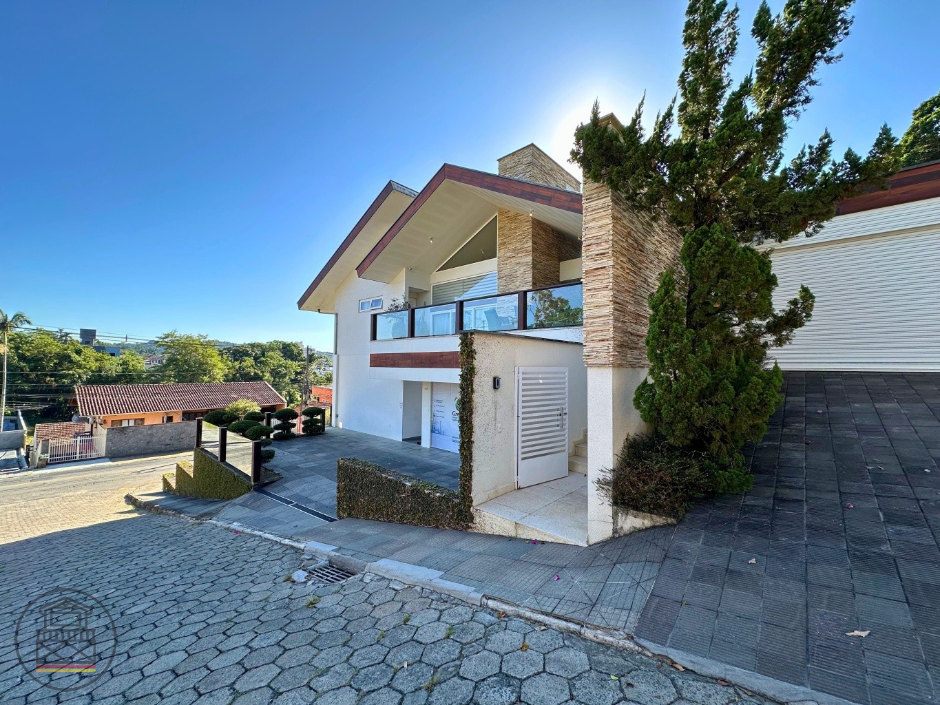 Casa Comercial com 3 suítes, piscina e acabamento diferenciado! — foto 2