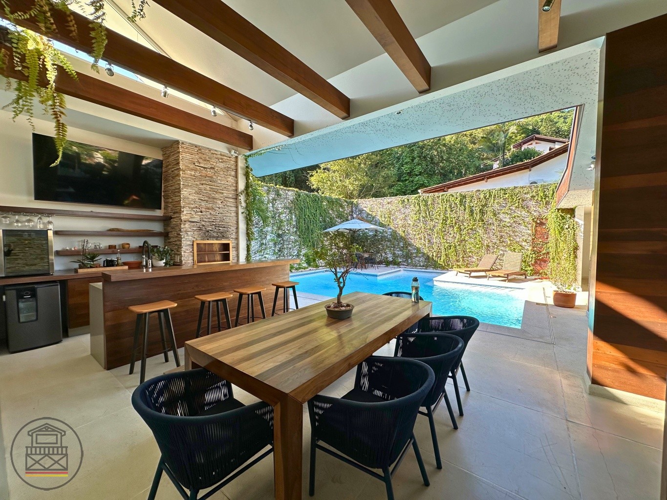 Casa Comercial com 3 suítes, piscina e acabamento diferenciado! — foto 3
