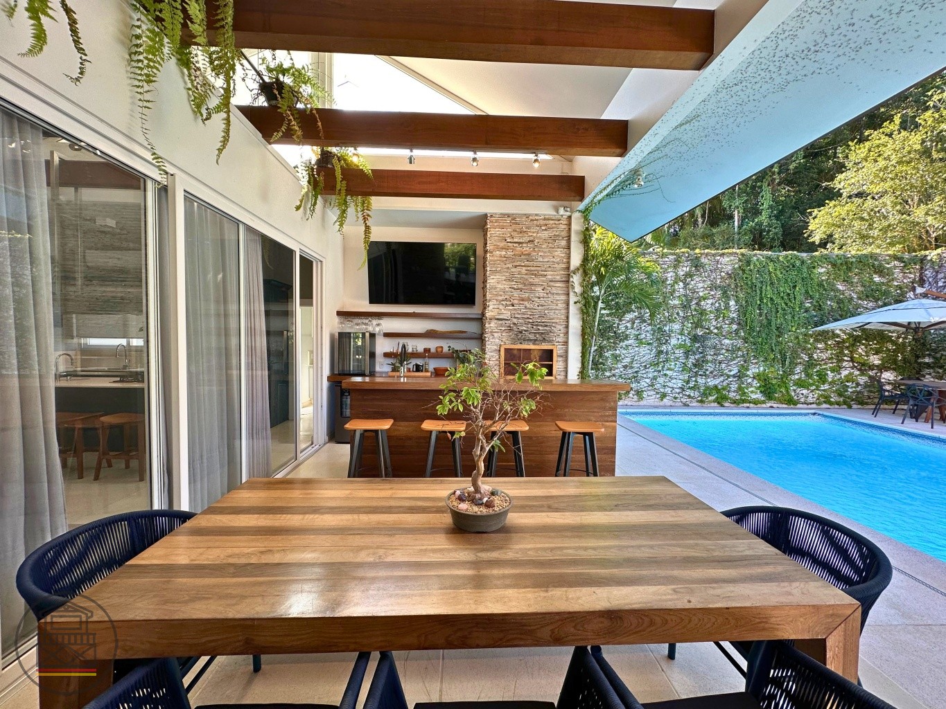 Casa Comercial com 3 suítes, piscina e acabamento diferenciado! — foto 5