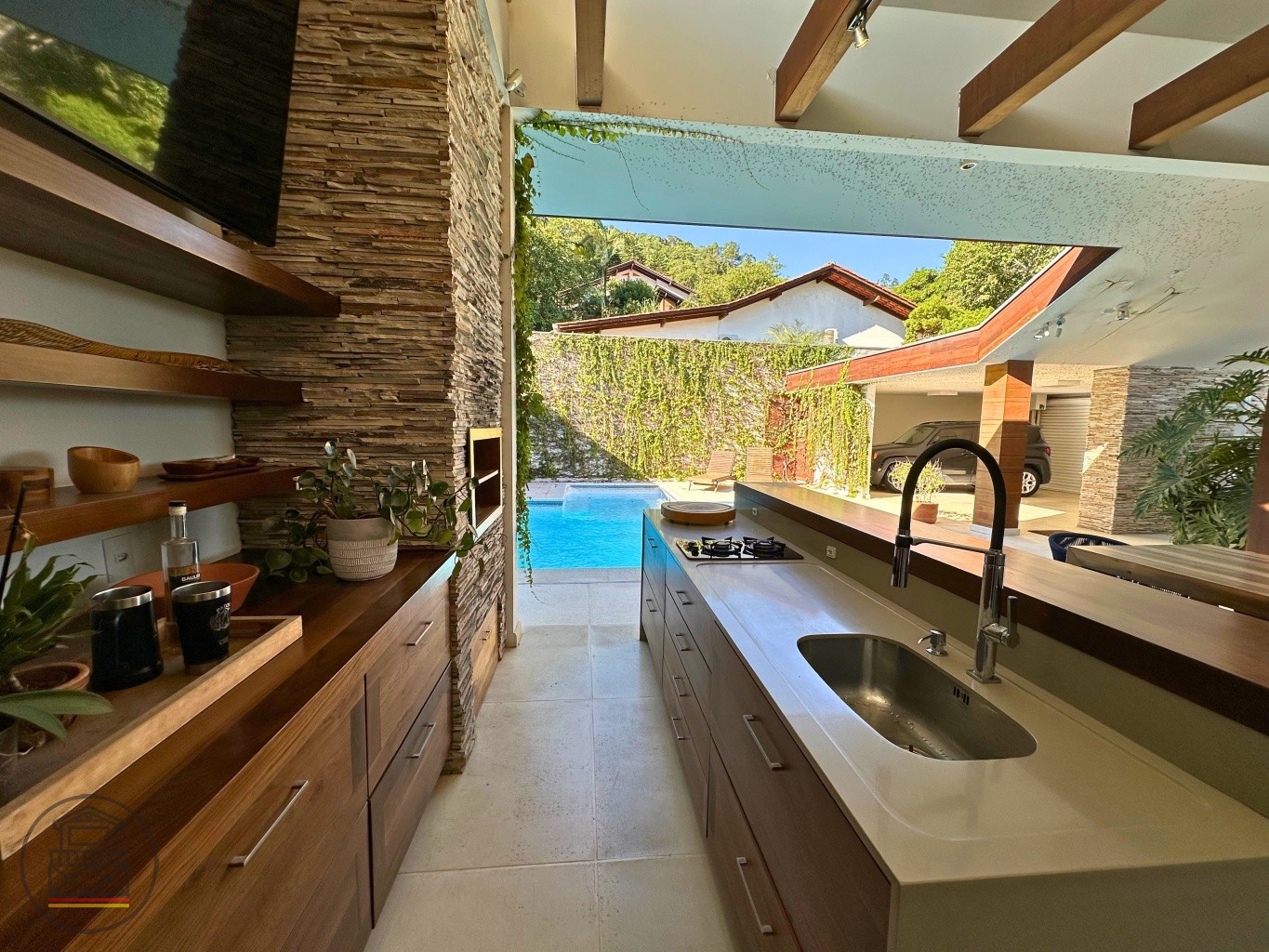 Casa Comercial com 3 suítes, piscina e acabamento diferenciado! — foto 6
