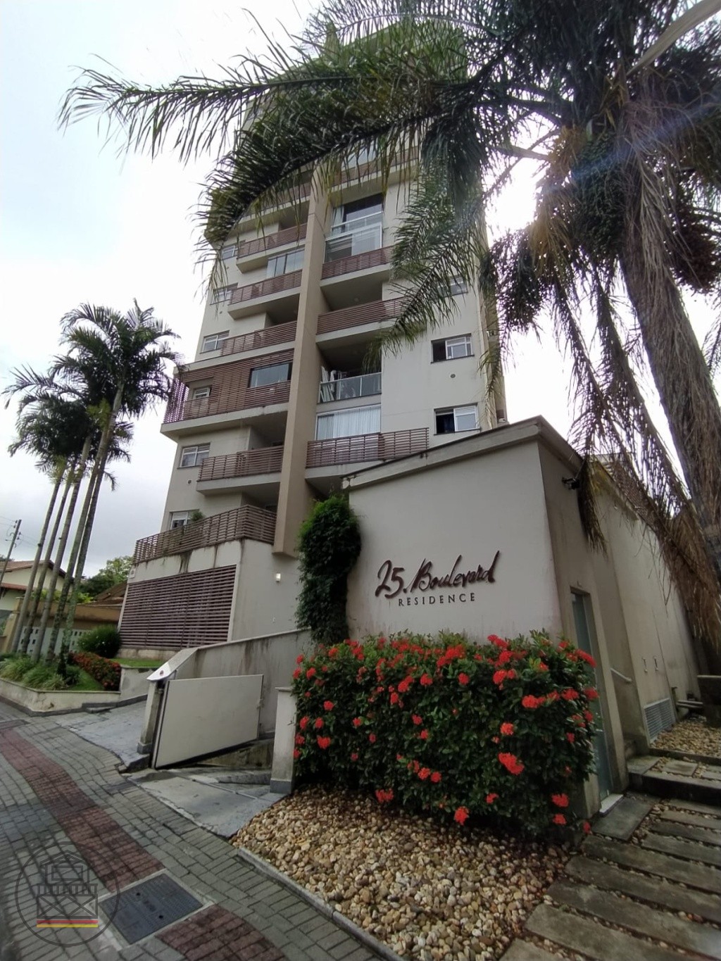 Lindo Apartamento Mobiliado com 2 Dormitórios (Suíte) e Sacada Integrada! - foto 1