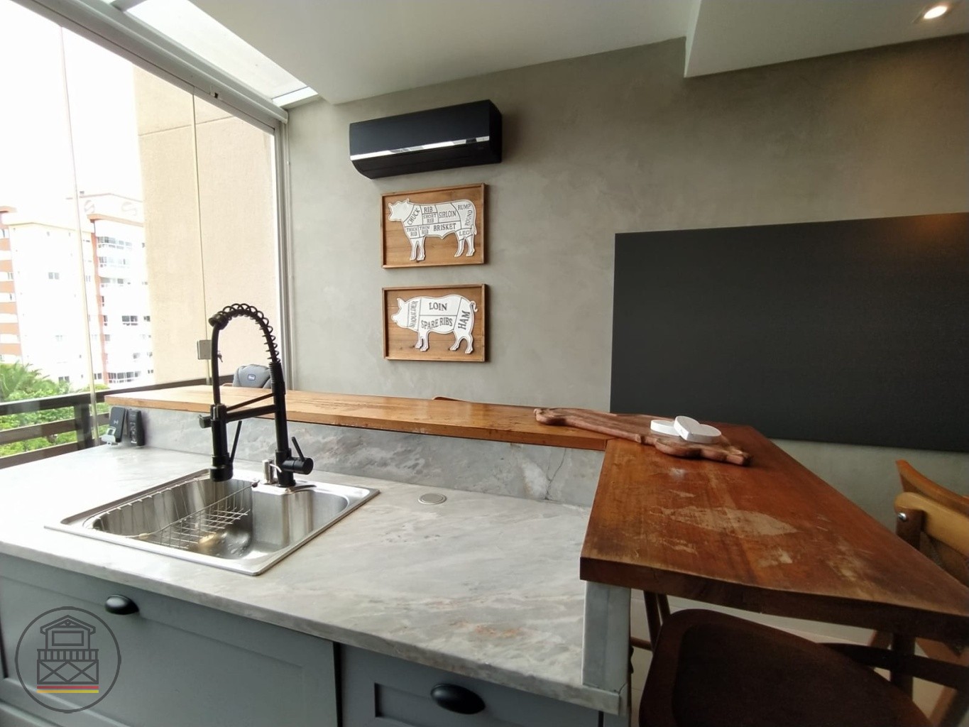 Lindo Apartamento Mobiliado com 2 Dormitórios (Suíte) e Sacada Integrada! — foto 4