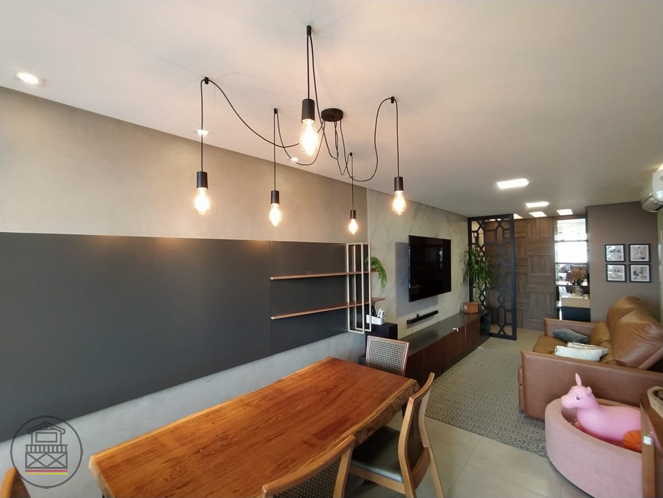 Lindo Apartamento Mobiliado com 2 Dormitórios (Suíte) e Sacada Integrada! — foto 5