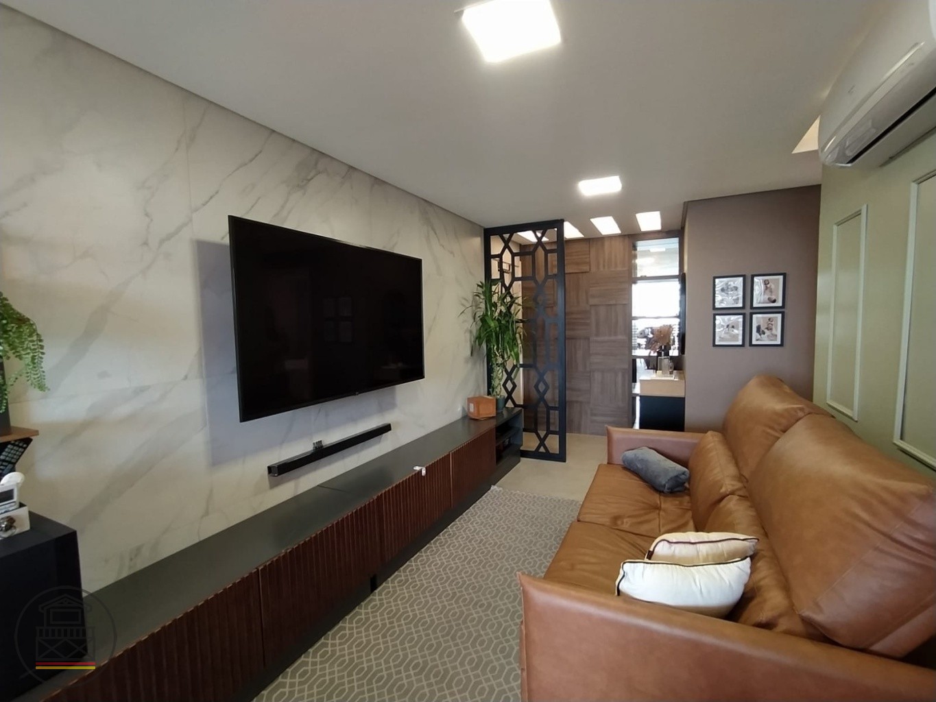 Lindo Apartamento Mobiliado com 2 Dormitórios (Suíte) e Sacada Integrada! — foto 6