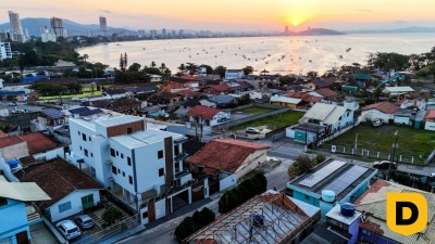 Apartamento no bairro Praia da Armação do Itapocoroy