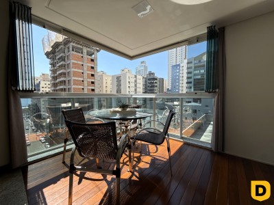 Apartamento no bairro Meia Praia