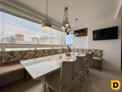Apartamento no bairro Meia Praia