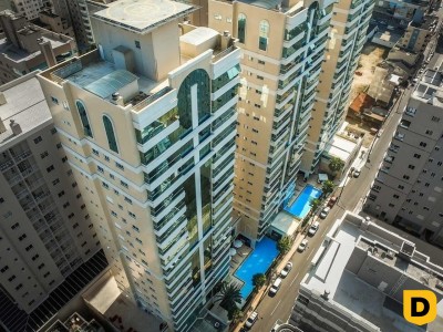 Apartamento no bairro Meia Praia