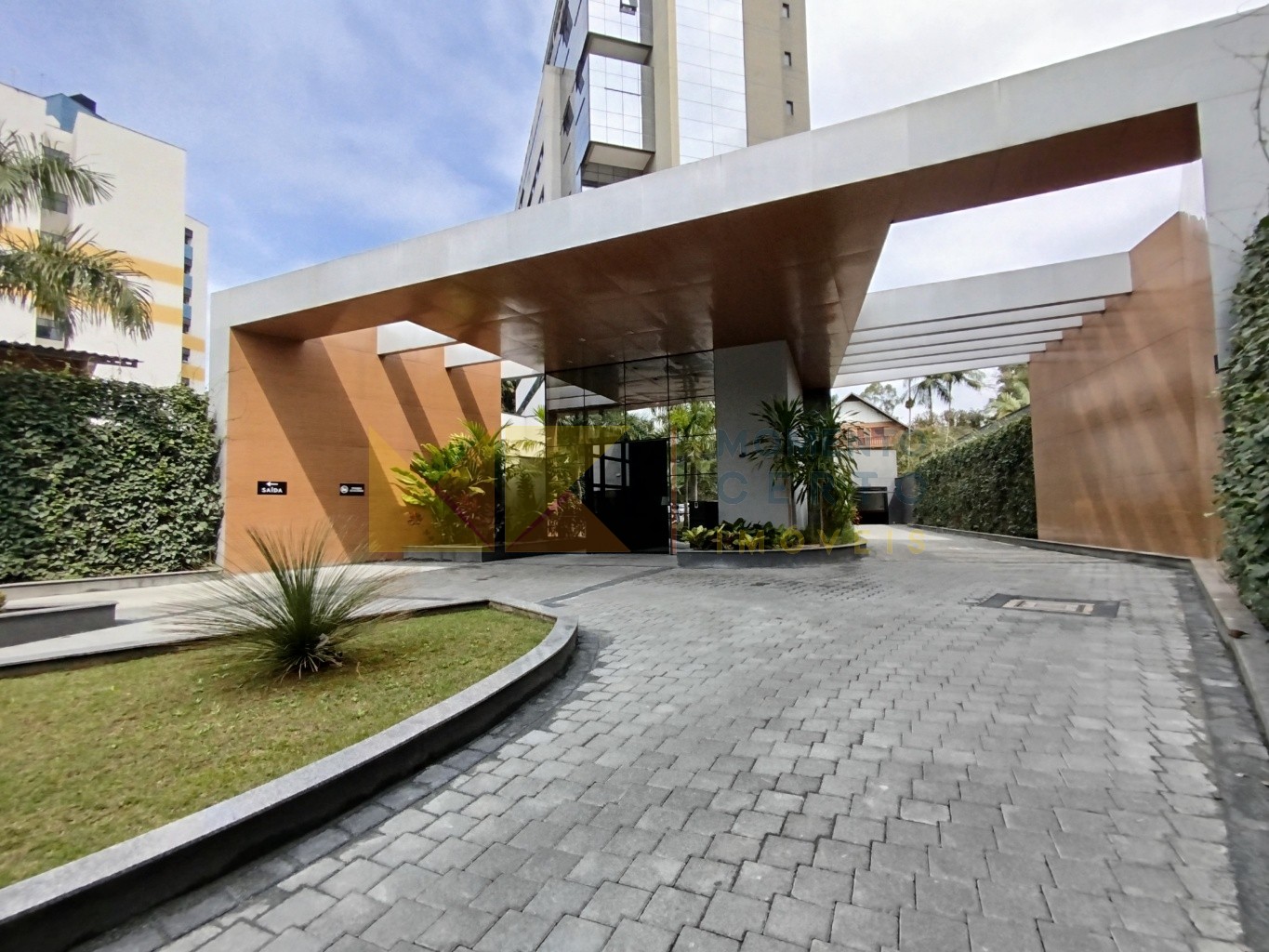 Sala Comercial à Venda - Bairro Garcia / Próximo ao Centro - foto 1