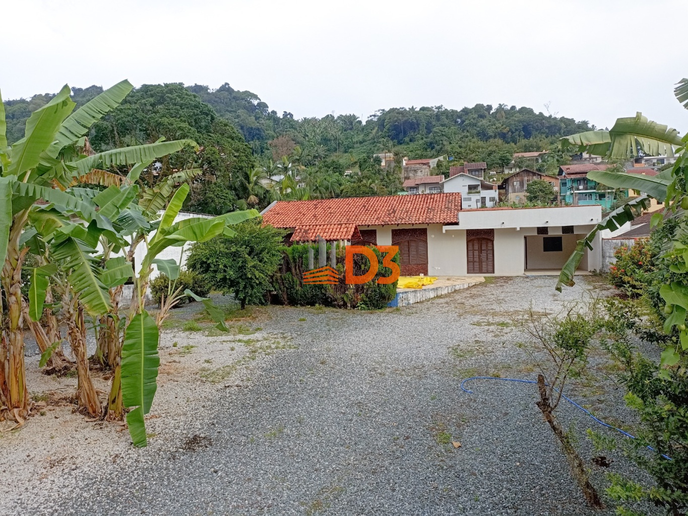 Amplo terreno de 818m contendo casa de 160m no coração do Garcia - foto 1