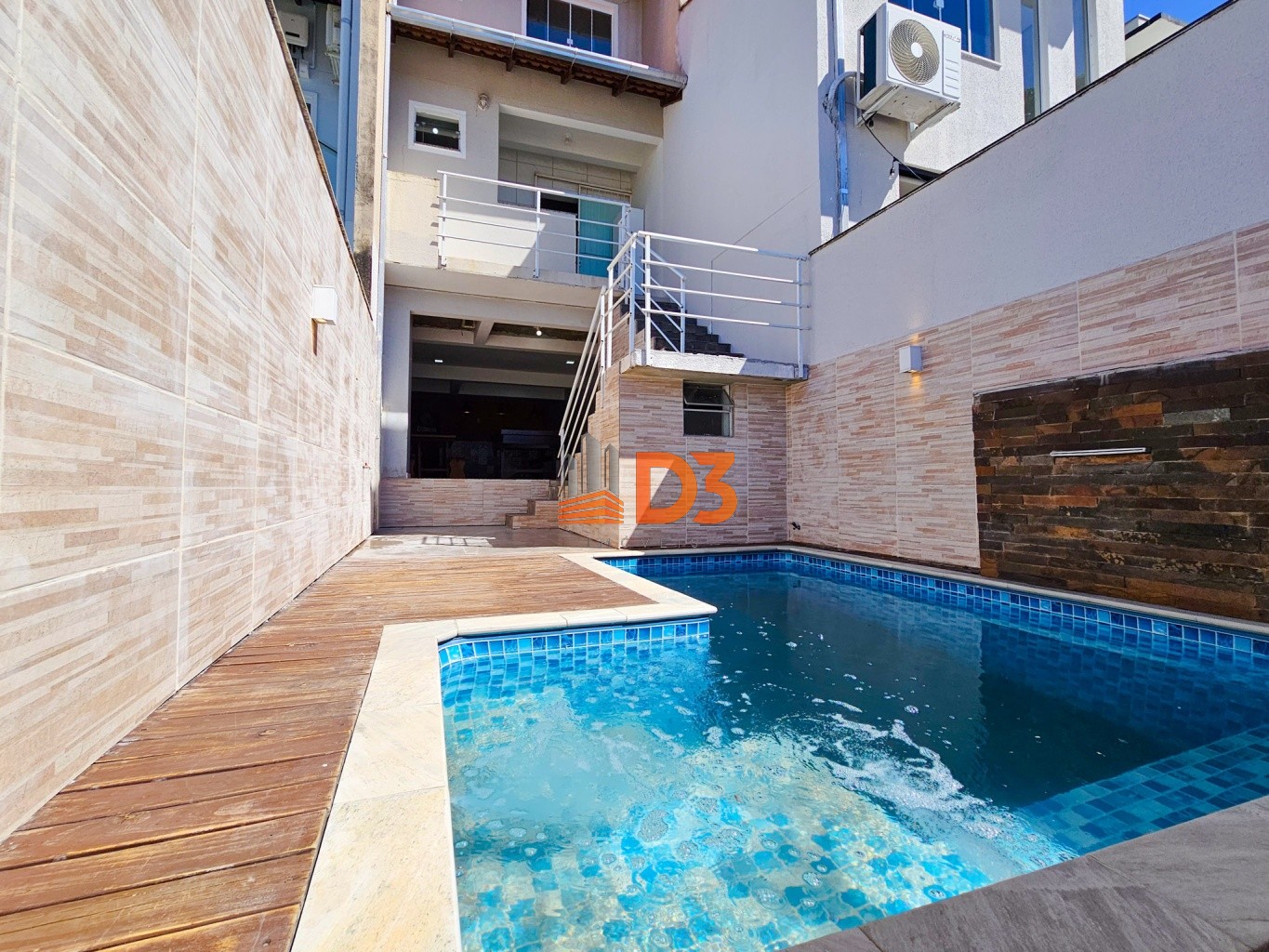 Lindo sobrado triplex com piscina no bairro Fidélis - foto 1