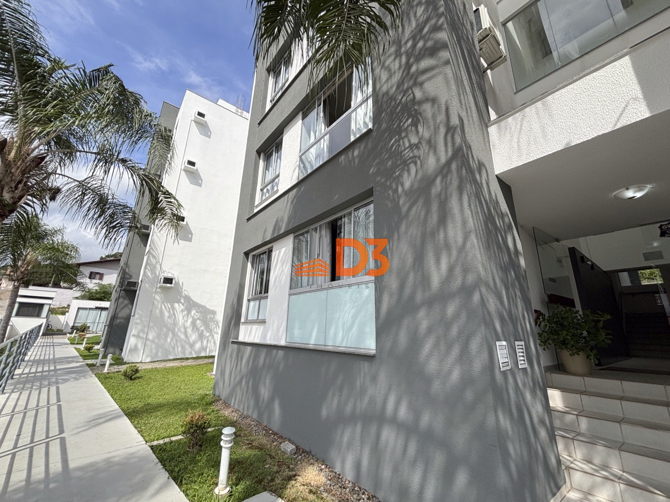 Apartamento Mobiliado com 03 dormitórios - foto 1