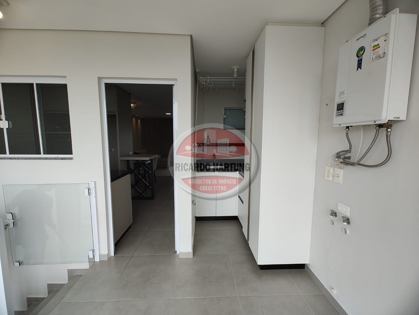 Sobrado escriturado, averbado, quitado e finamente decorado e mobiliado, localizado no bairro Garcia — foto 5