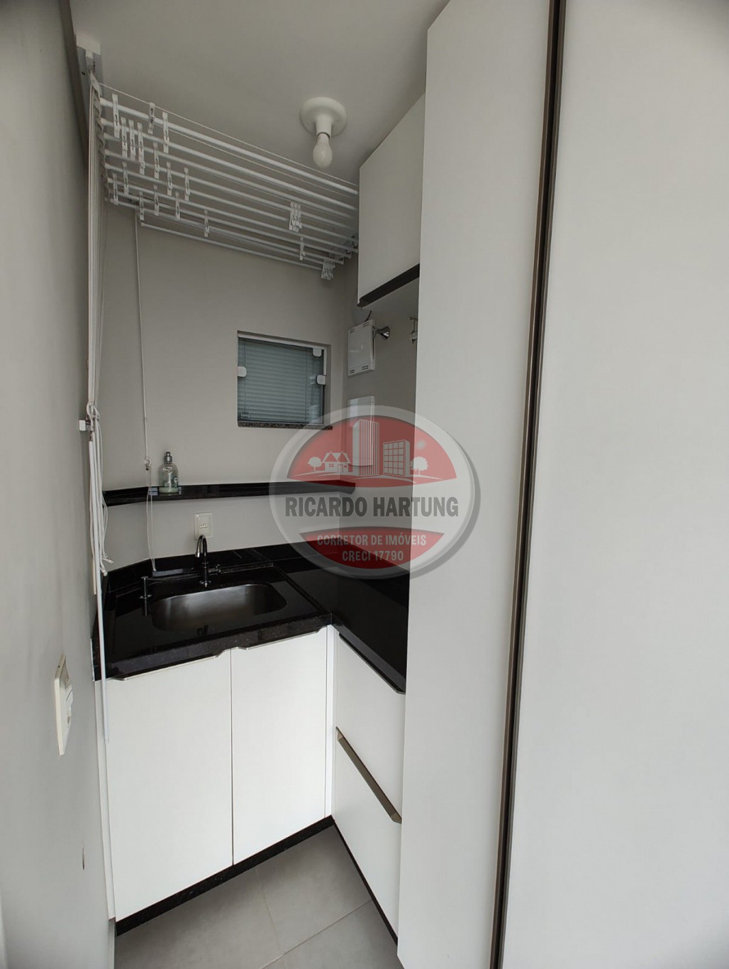 Sobrado escriturado, averbado, quitado e finamente decorado e mobiliado, localizado no bairro Garcia — foto 6