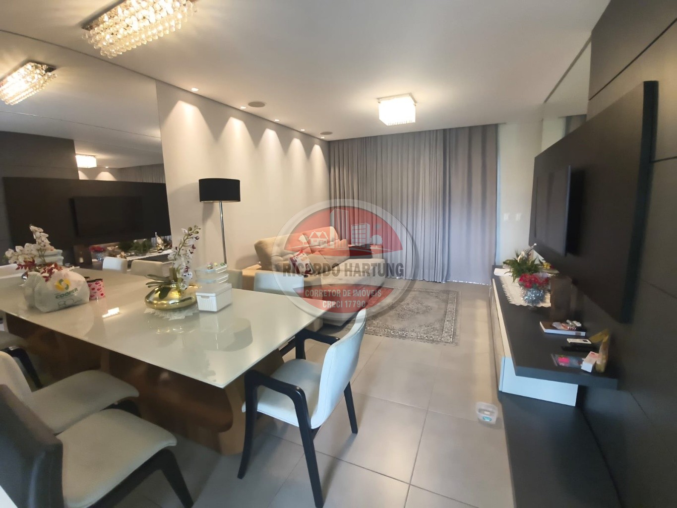 Sobrado escriturado, averbado, quitado e finamente decorado e mobiliado, localizado no bairro Garcia — foto 2