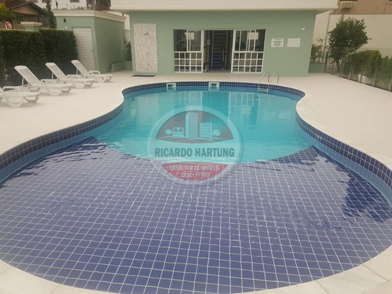 Excelente apartamento mobiliado e escriturado, localizado no bairro Itoupava Seca — foto 2