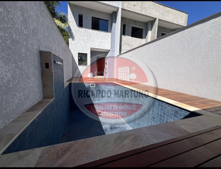 Sobrado novo com área de festa e com piscina no bairro Testo Salto - foto 1