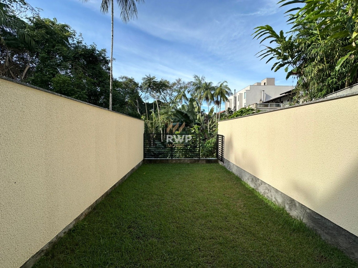 Área Fundos