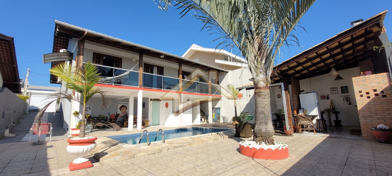 Casa com três dormitórios e piscina no bairro Fortaleza em Blumenau! — foto 2