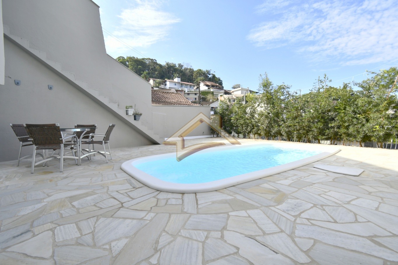 Casa em área comercial na Ponta Aguda! — foto 7