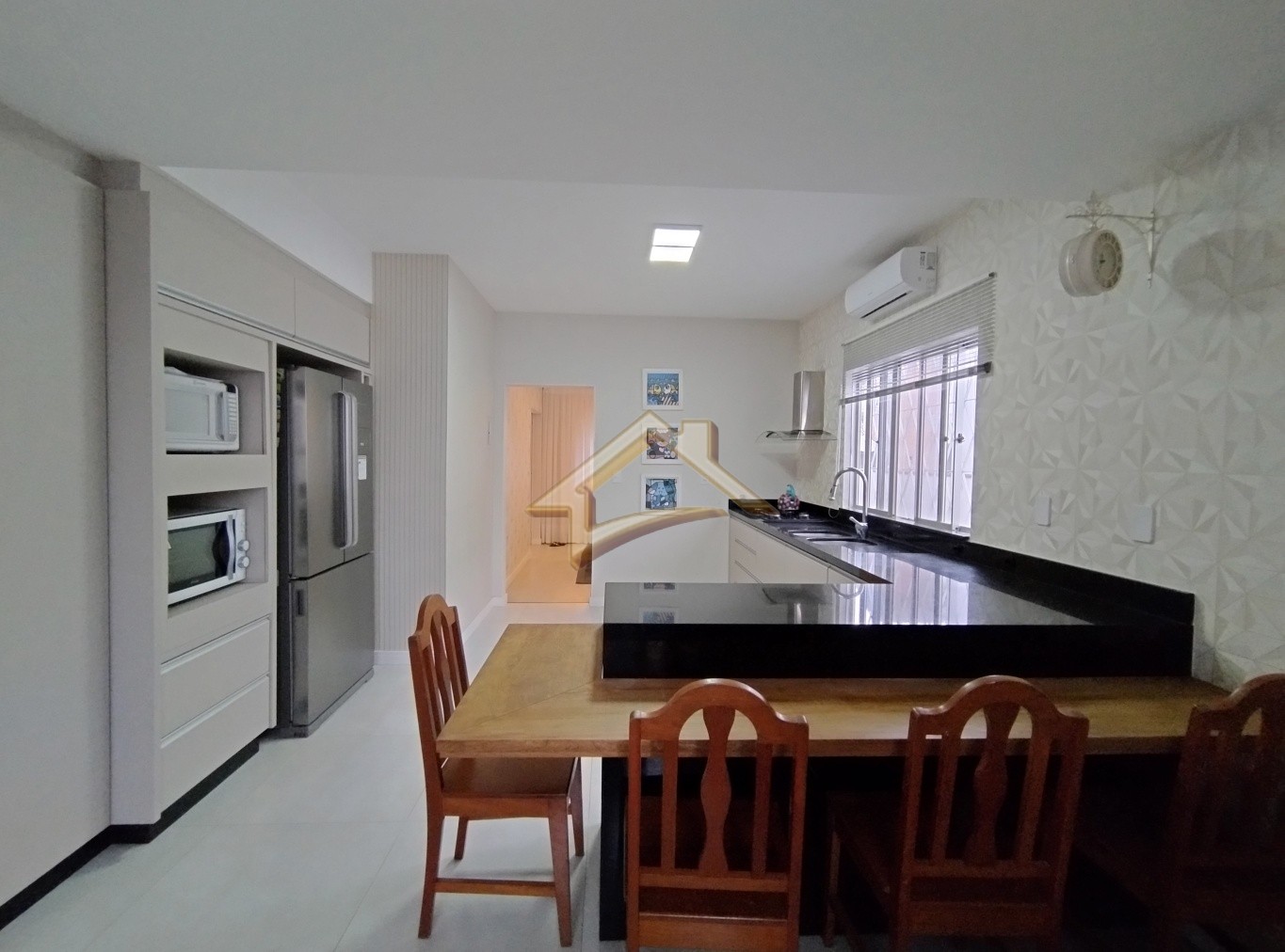 Belíssima casa no Centro de Rodeio, com 3 dormitórios sendo 1 suíte com closet. Confira! — foto 4