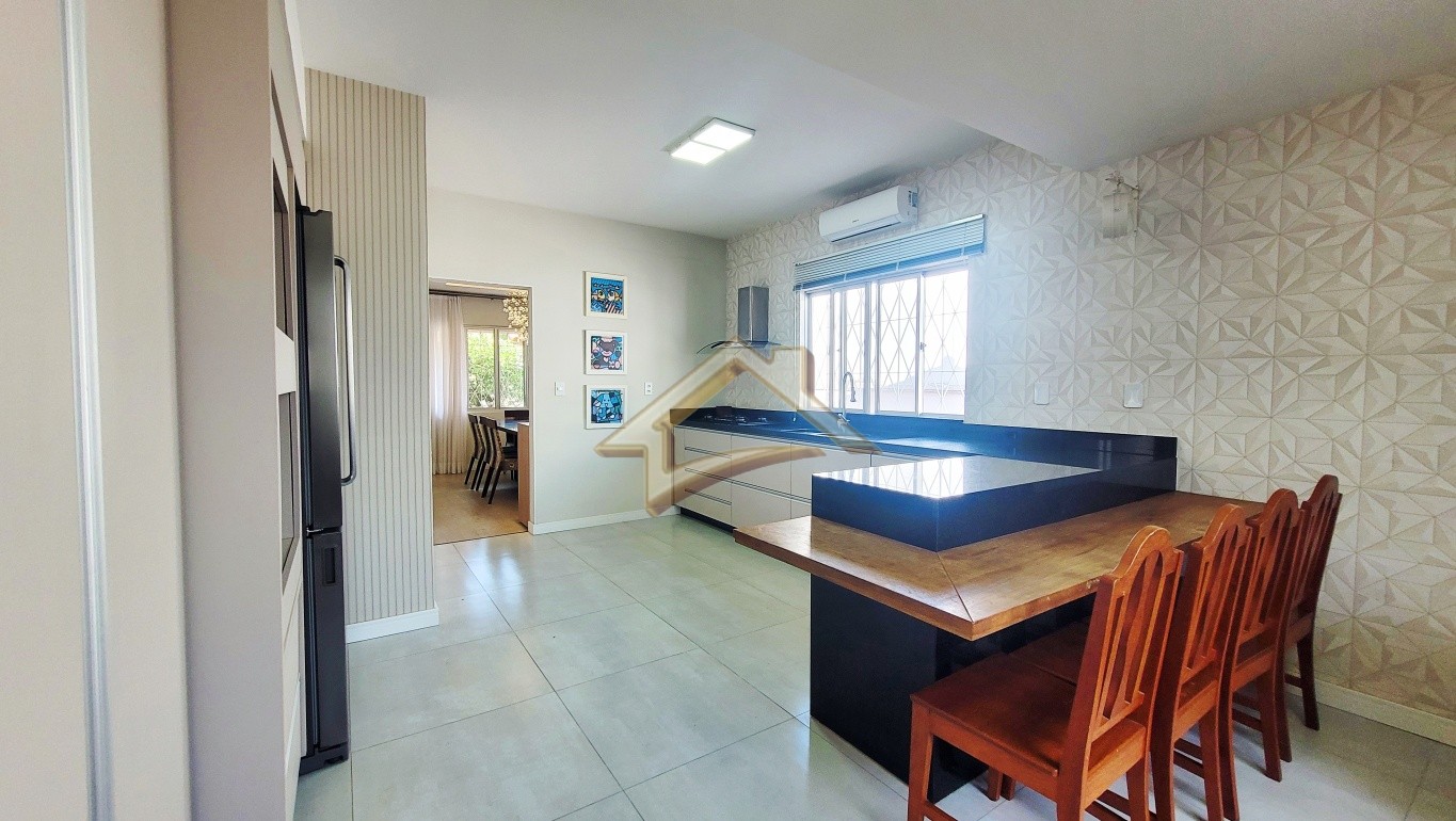 Belíssima casa no Centro de Rodeio, com 3 dormitórios sendo 1 suíte com closet. Confira! — foto 5