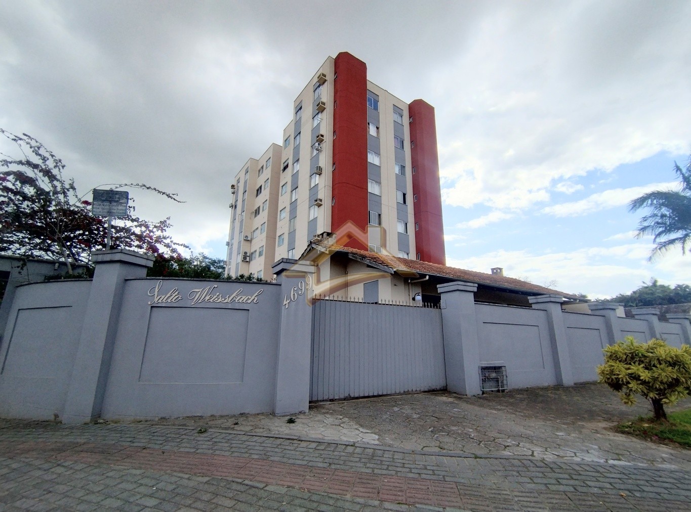 Apartamento com 03 dormitórios sendo 01 suíte próximo ao novo terminal da Água Verde! - foto 1