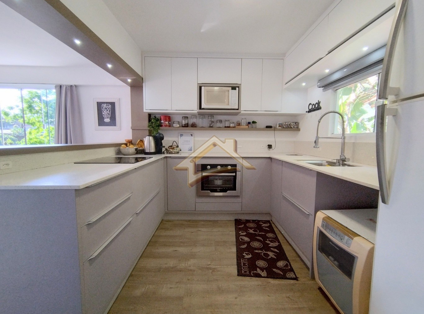 Casa com 3 dormitórios sendo 1 suíte com closet, à poucos metros da Vila Germânica! - foto 1