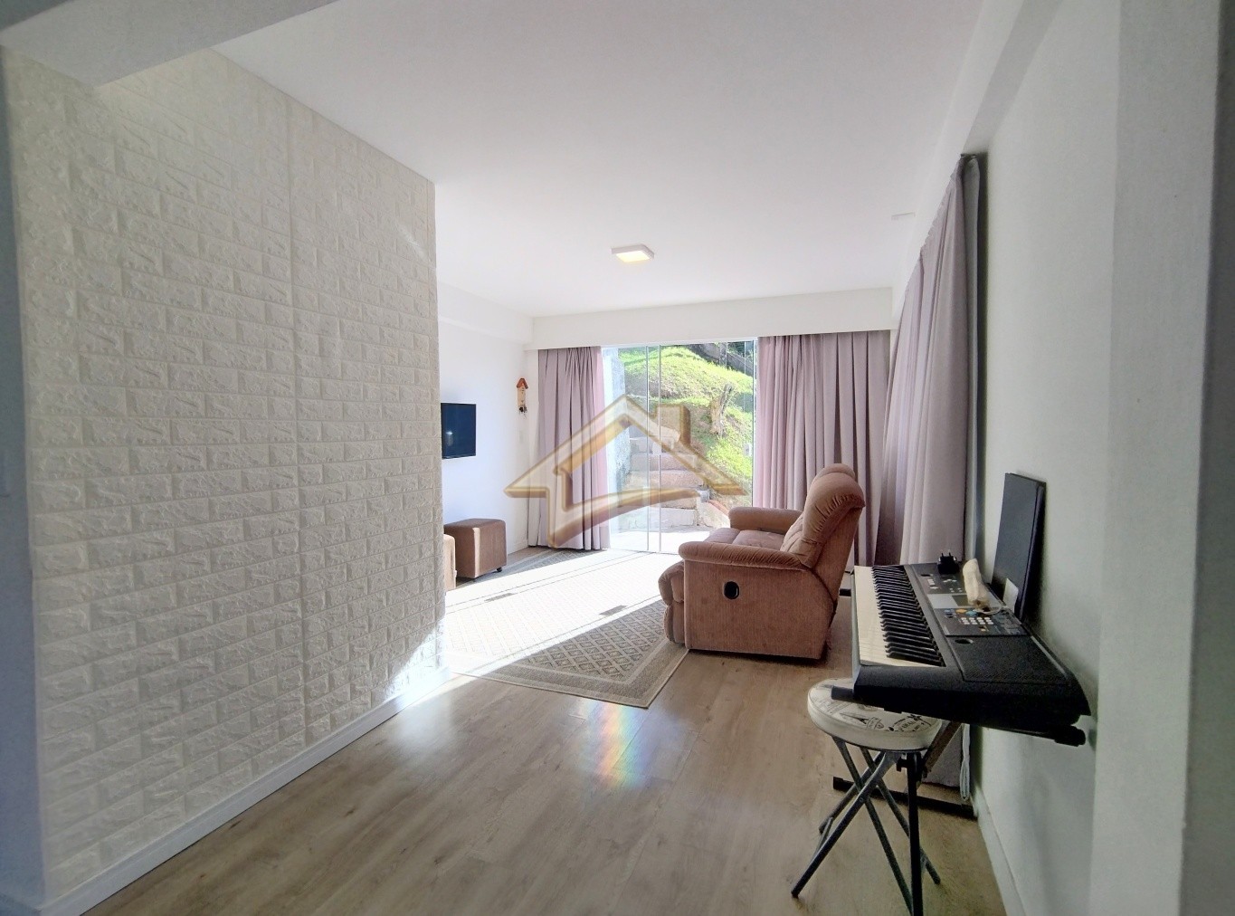 Casa com 3 dormitórios sendo 1 suíte com closet, à poucos metros da Vila Germânica! — foto 6