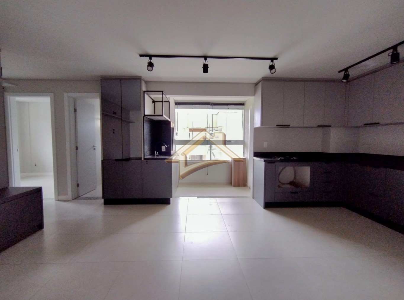Belíssimo apartamento semi-mobiliado, com 2 dormitórios sendo 1 suíte! — foto 4