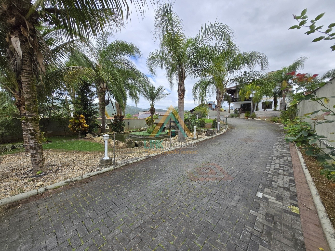 Casa de Alvenaria no Centro da cidade de Pomerode, com 406,00m de Área construída e edificada em um Terreno com 1.250,50m. — foto 3