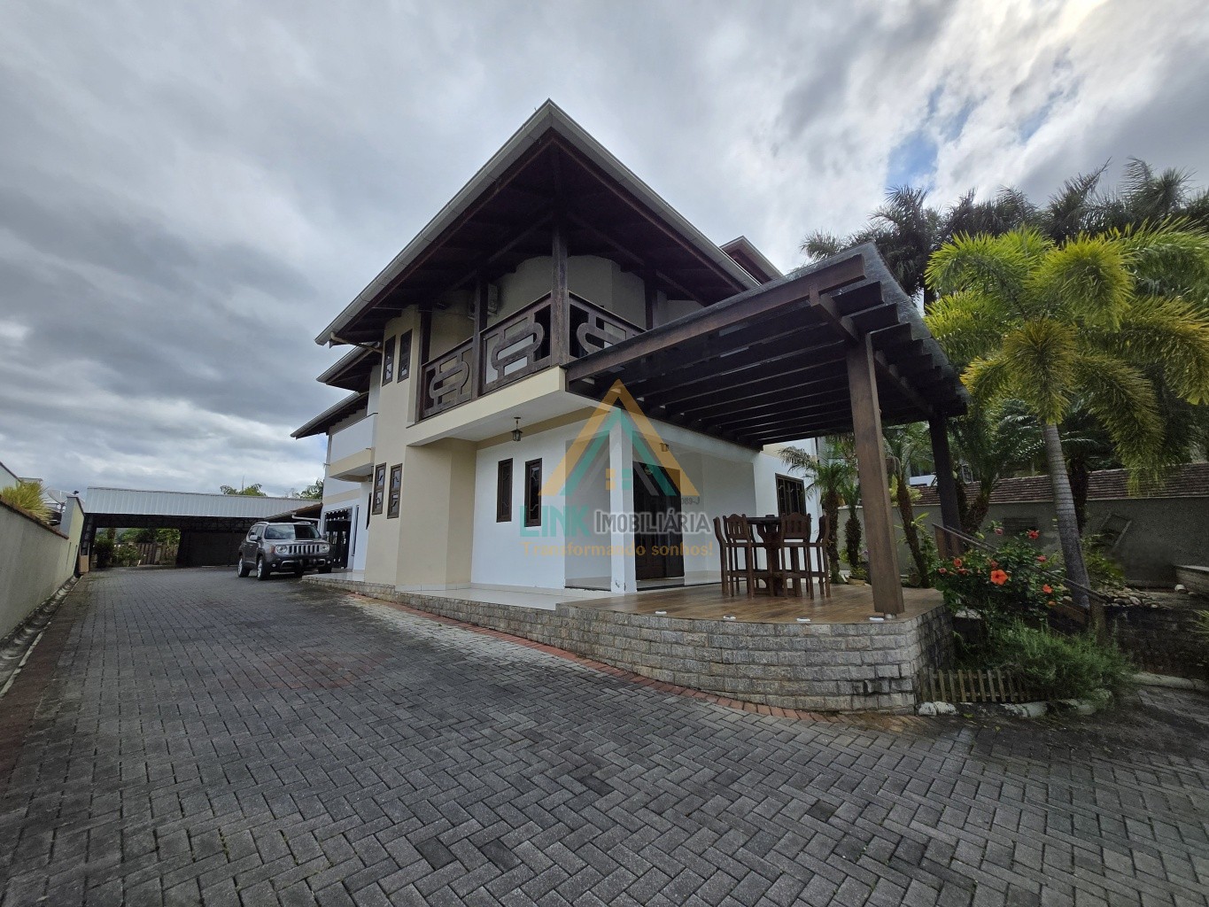 Casa de Alvenaria no Centro da cidade de Pomerode, com 406,00m de Área construída e edificada em um Terreno com 1.250,50m. — foto 2