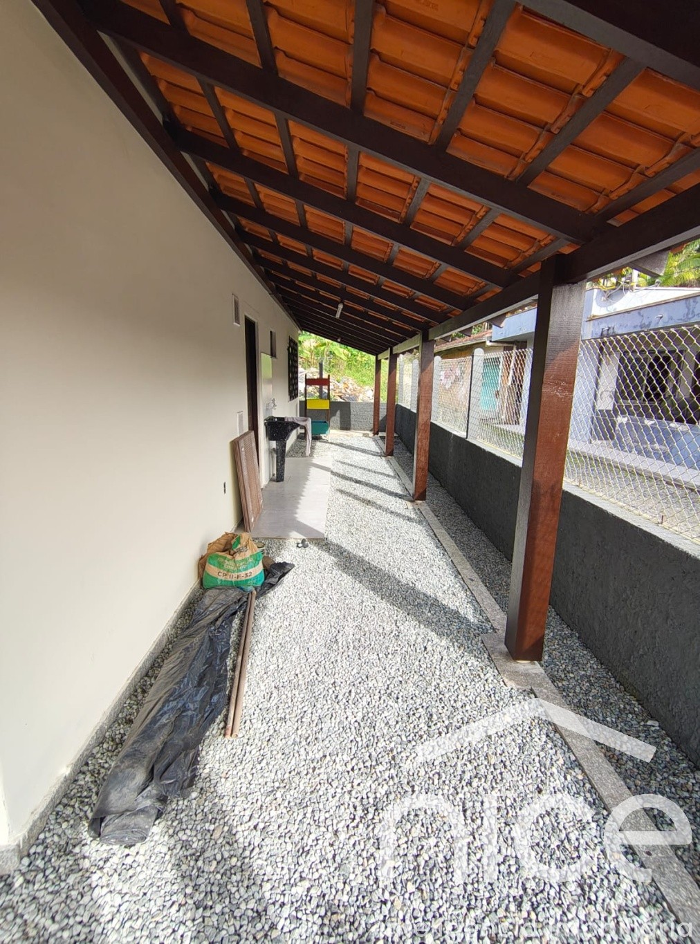 Lateral